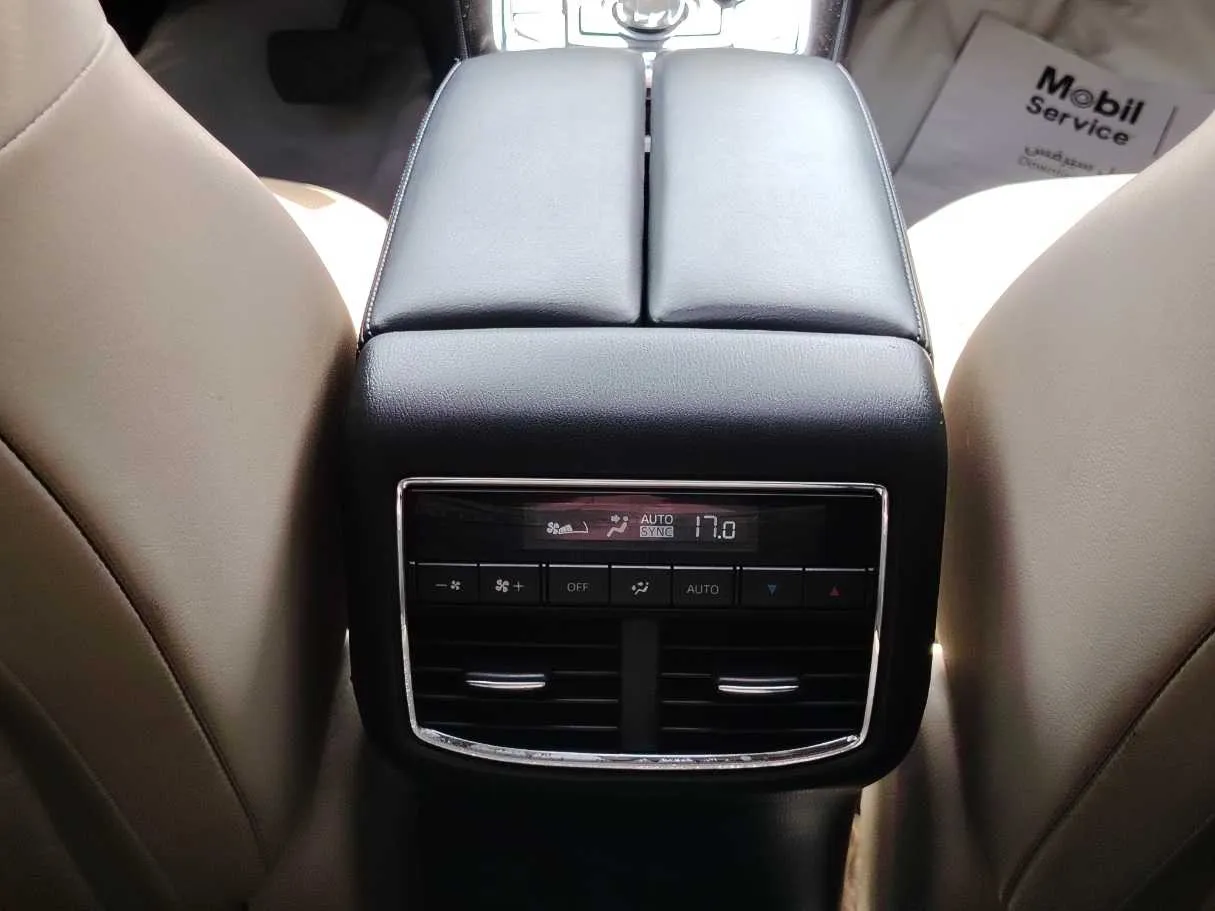 Car image 35
