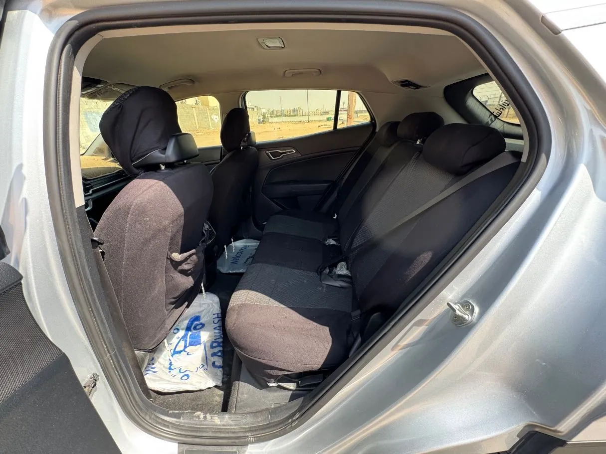 Car image 14