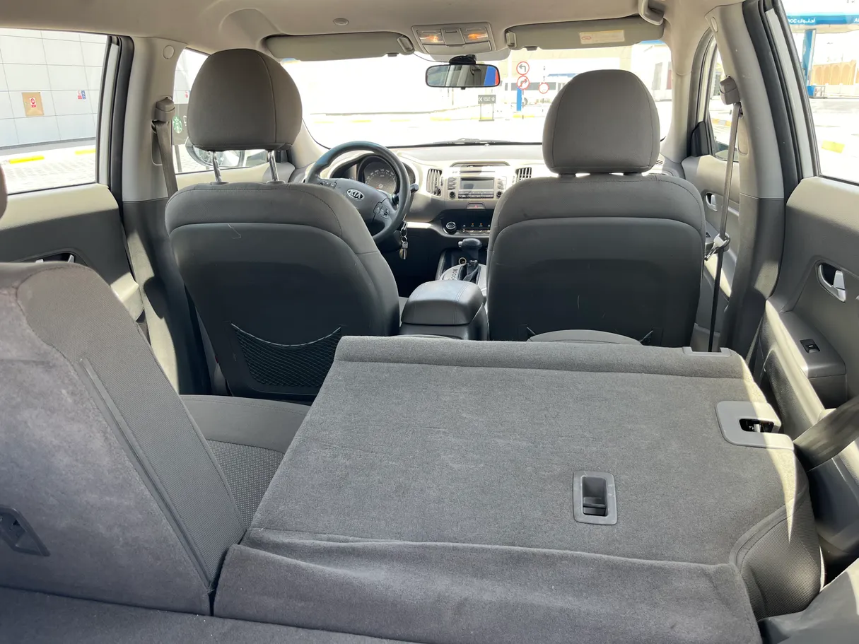 Car image 12