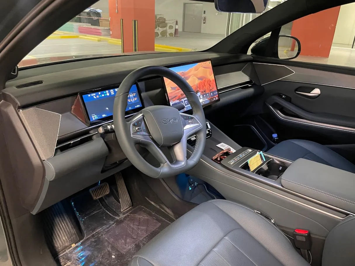Car image 11