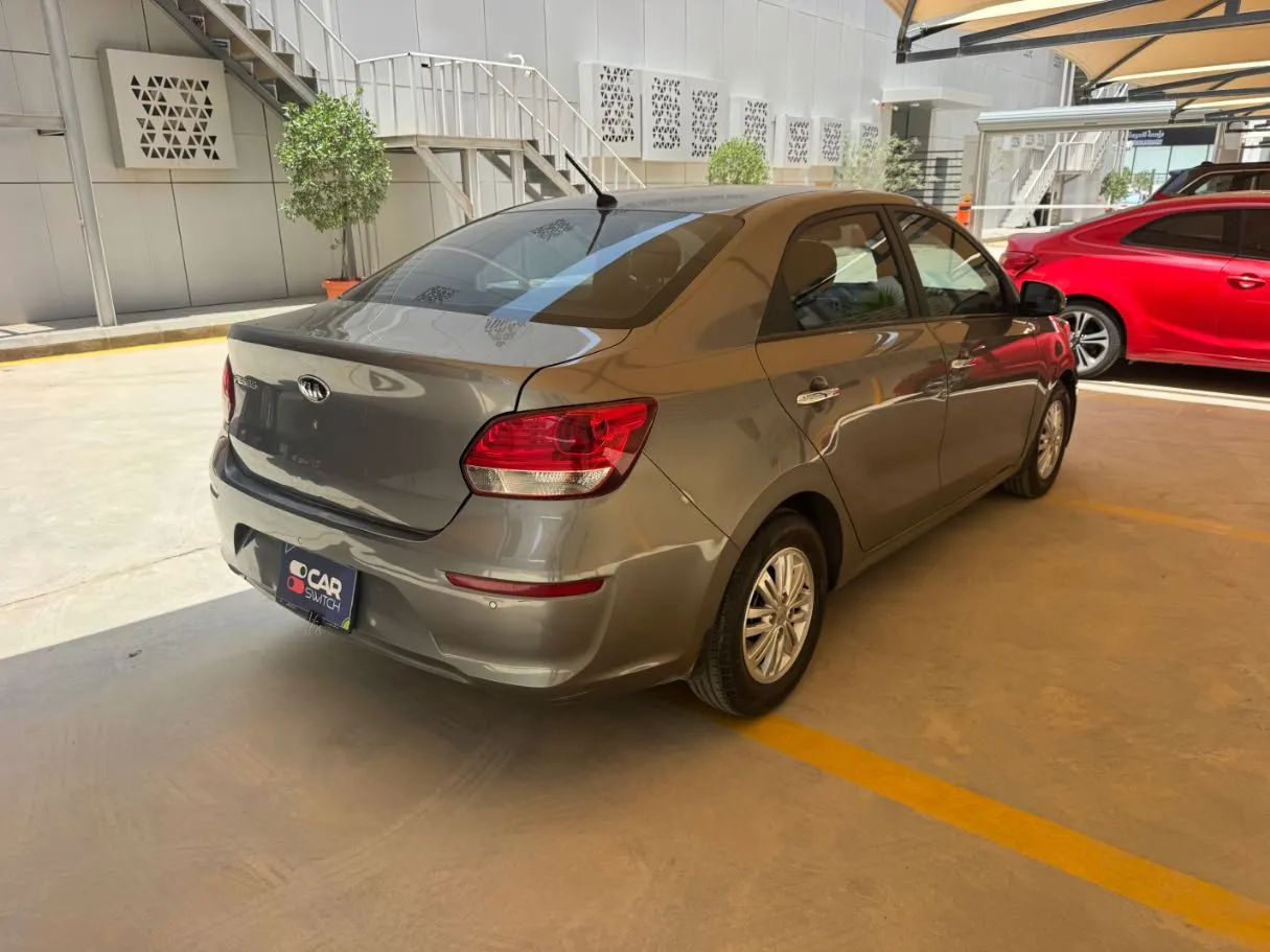 Car image 5