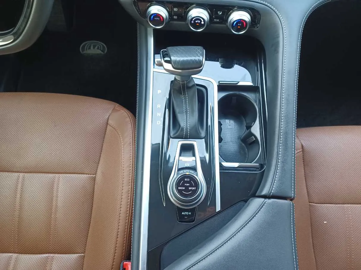 Car image 14