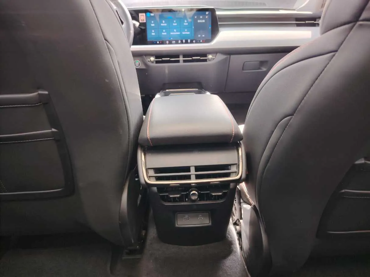 Car image 29
