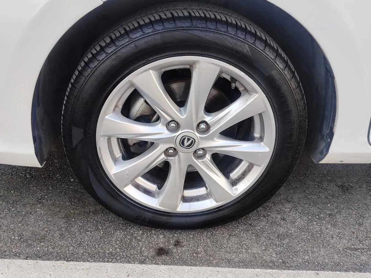 Car image 10