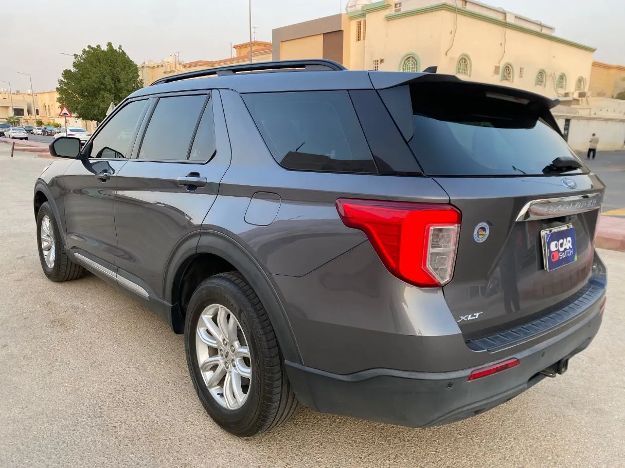 Car image 7