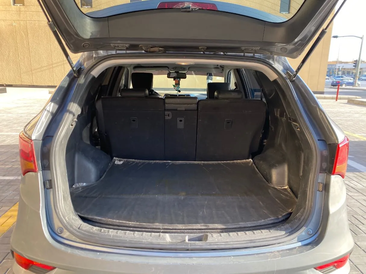 Car image 19