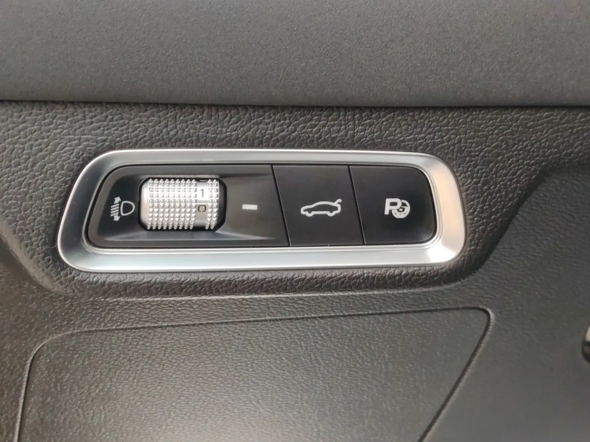 Car image 31