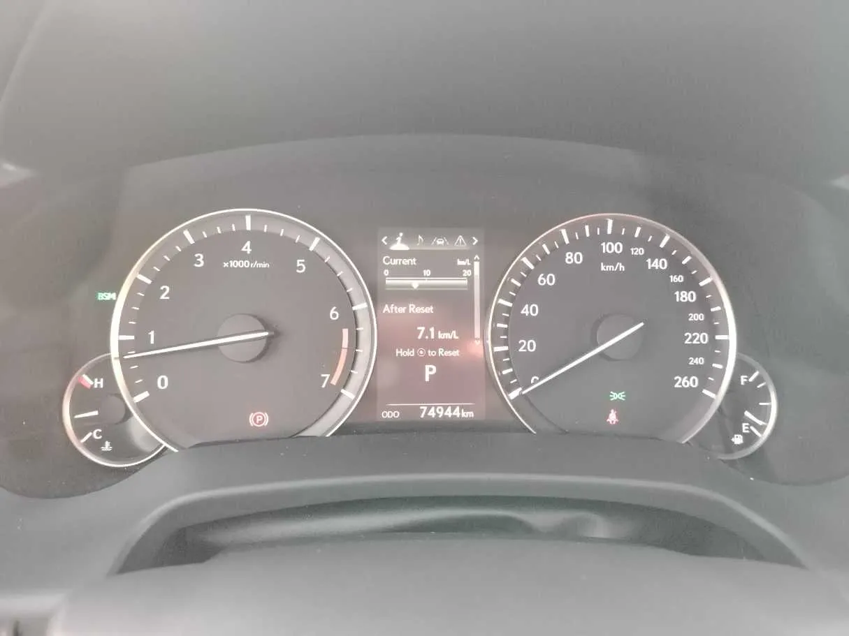 Car image 27