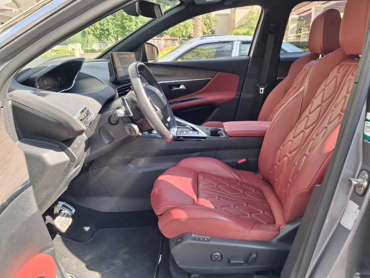 Car image 12