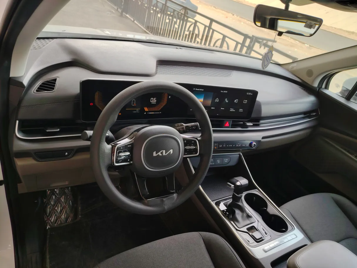 Car image 16