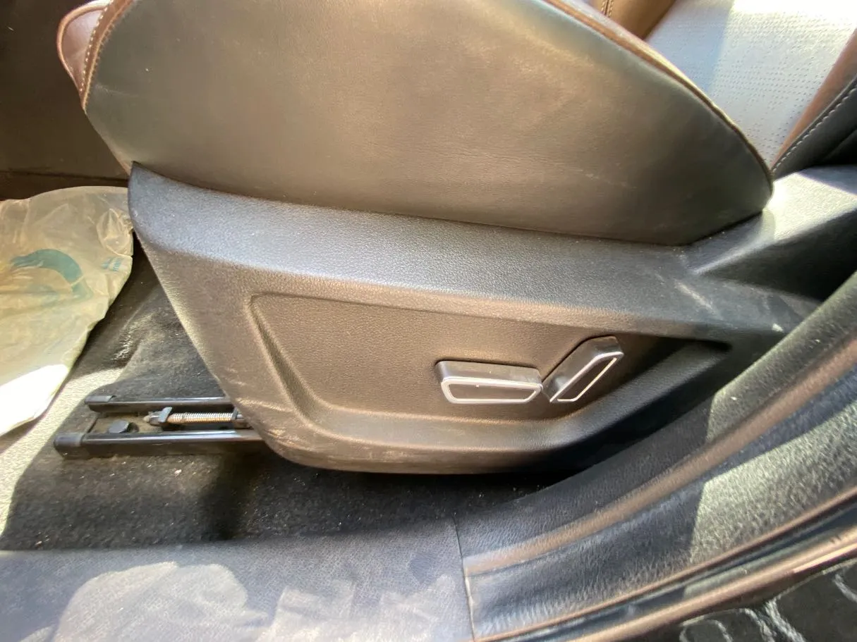 Car image 29