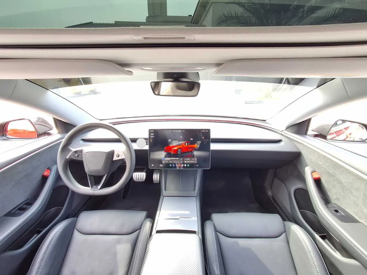 Car image 18