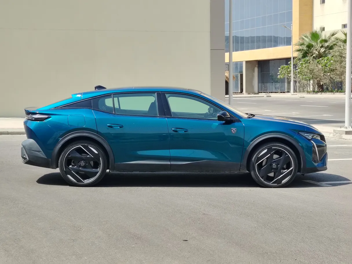 Car image 4