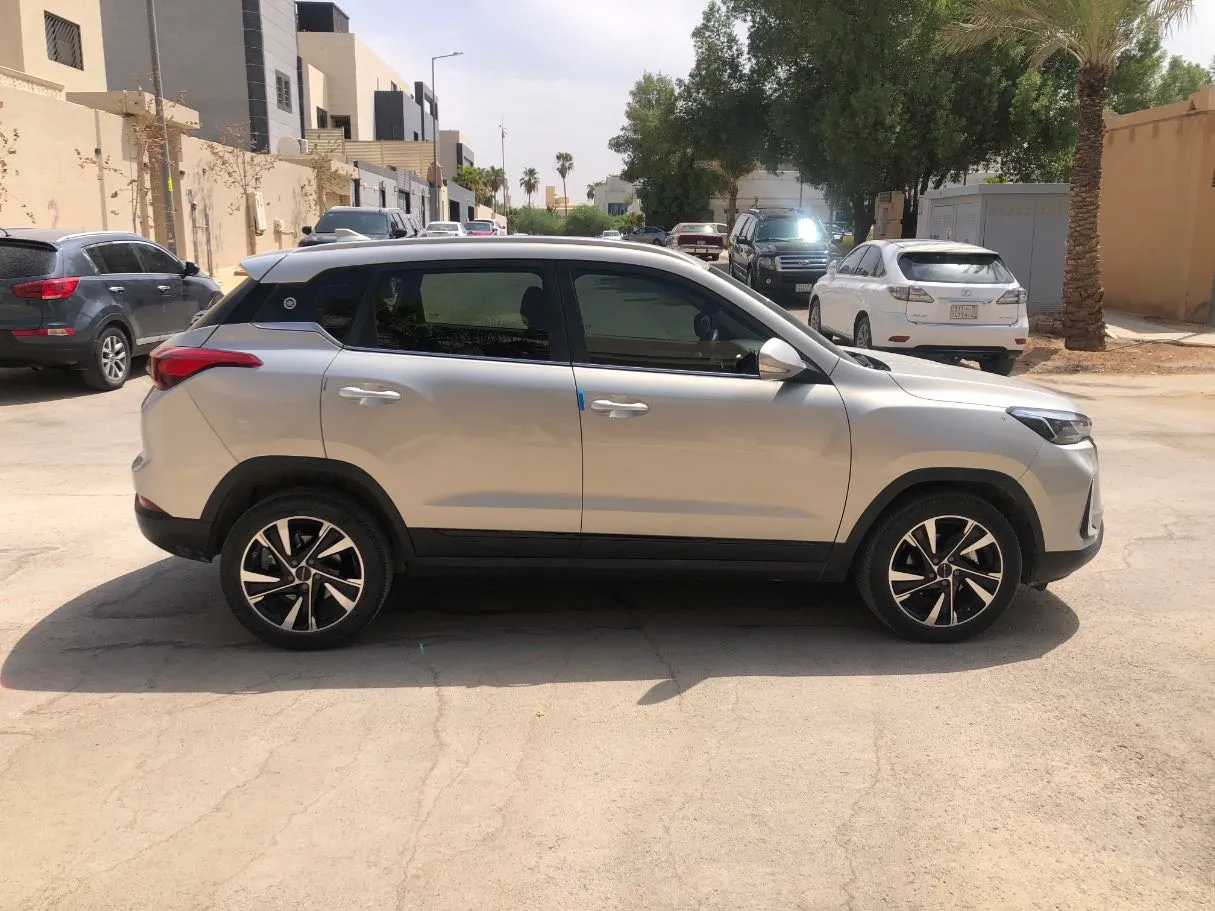 Car image 4