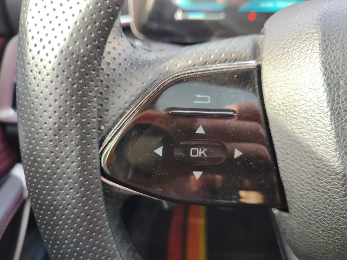 Car image 27