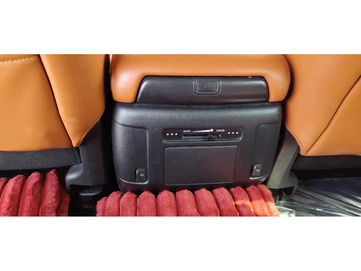 Car image 29