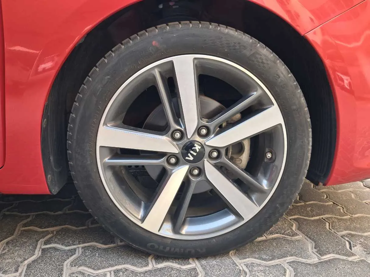 Car image 9