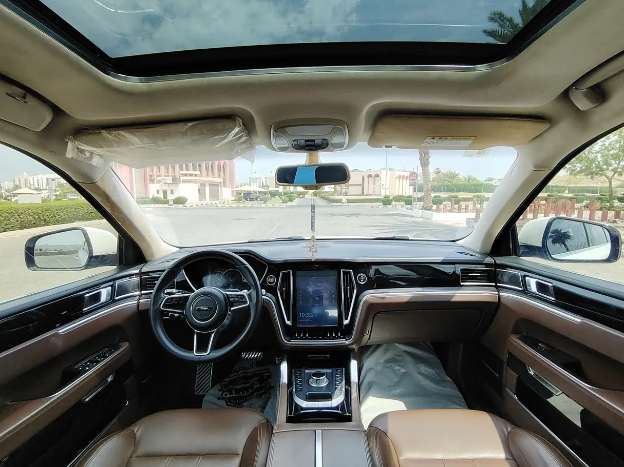 Car image 17