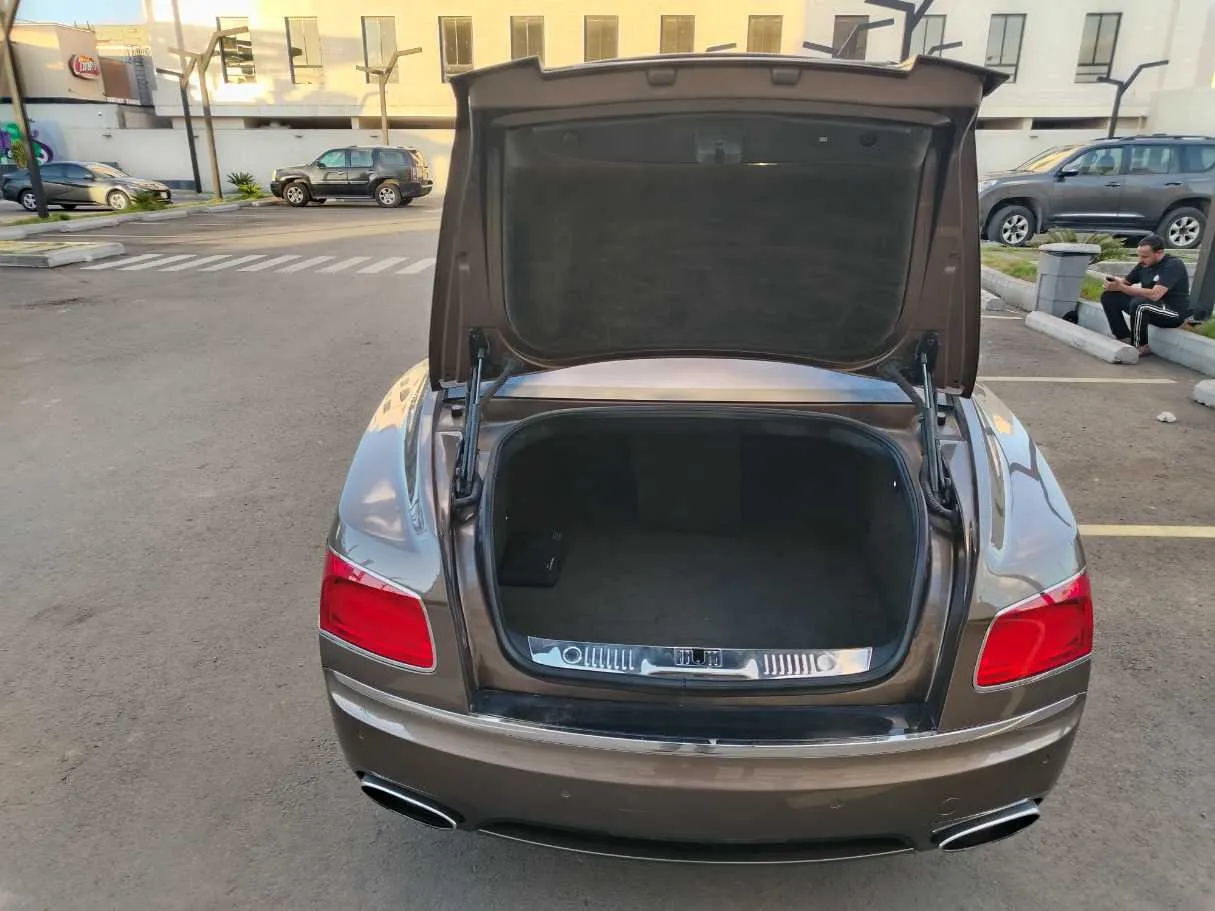 Car image 27