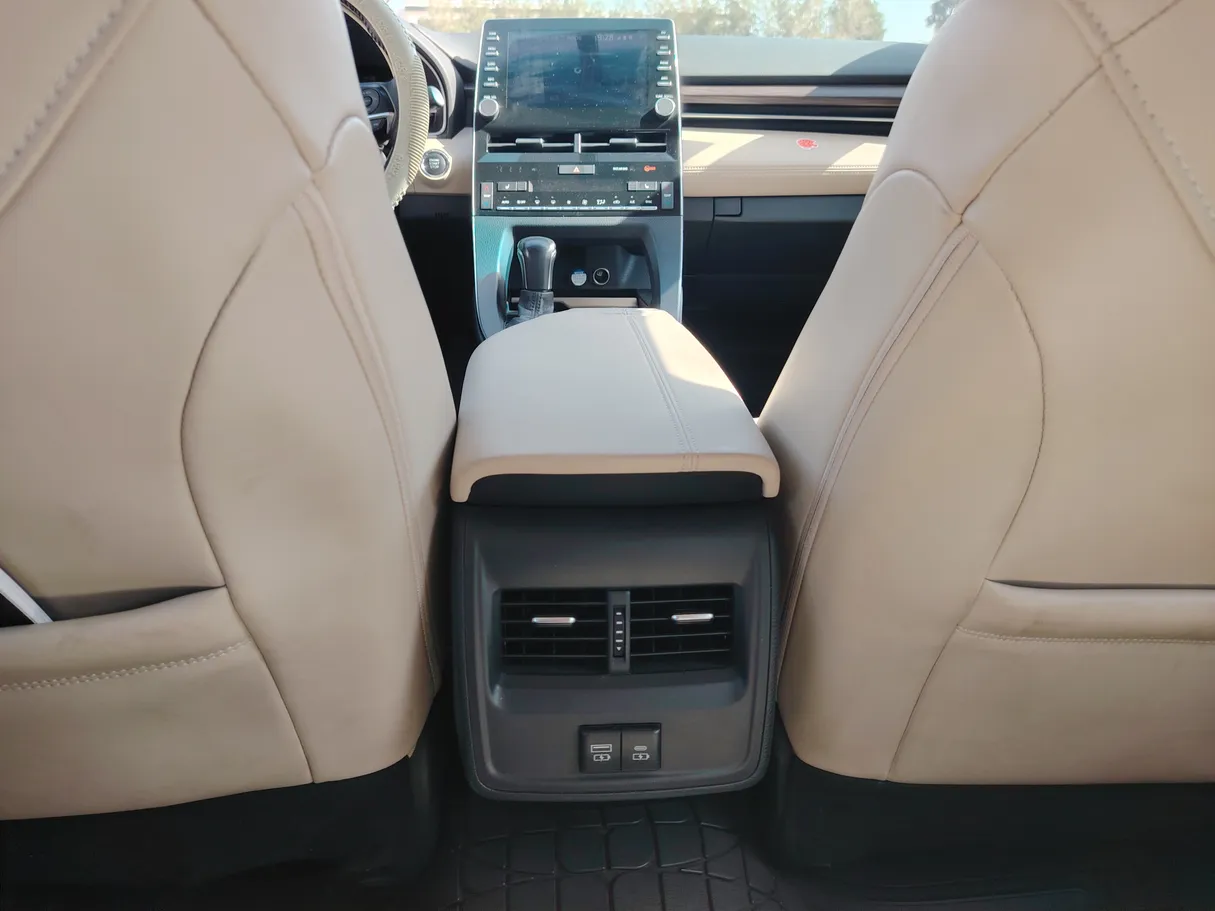 Car image 29