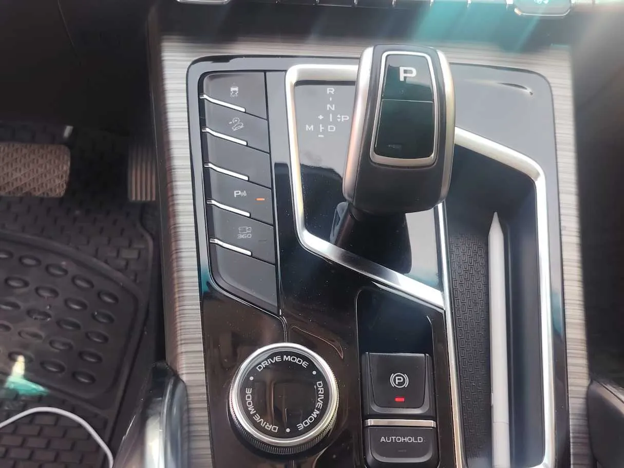 Car image 18
