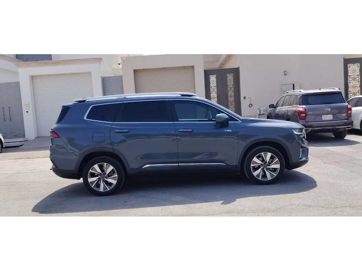 Car image 4