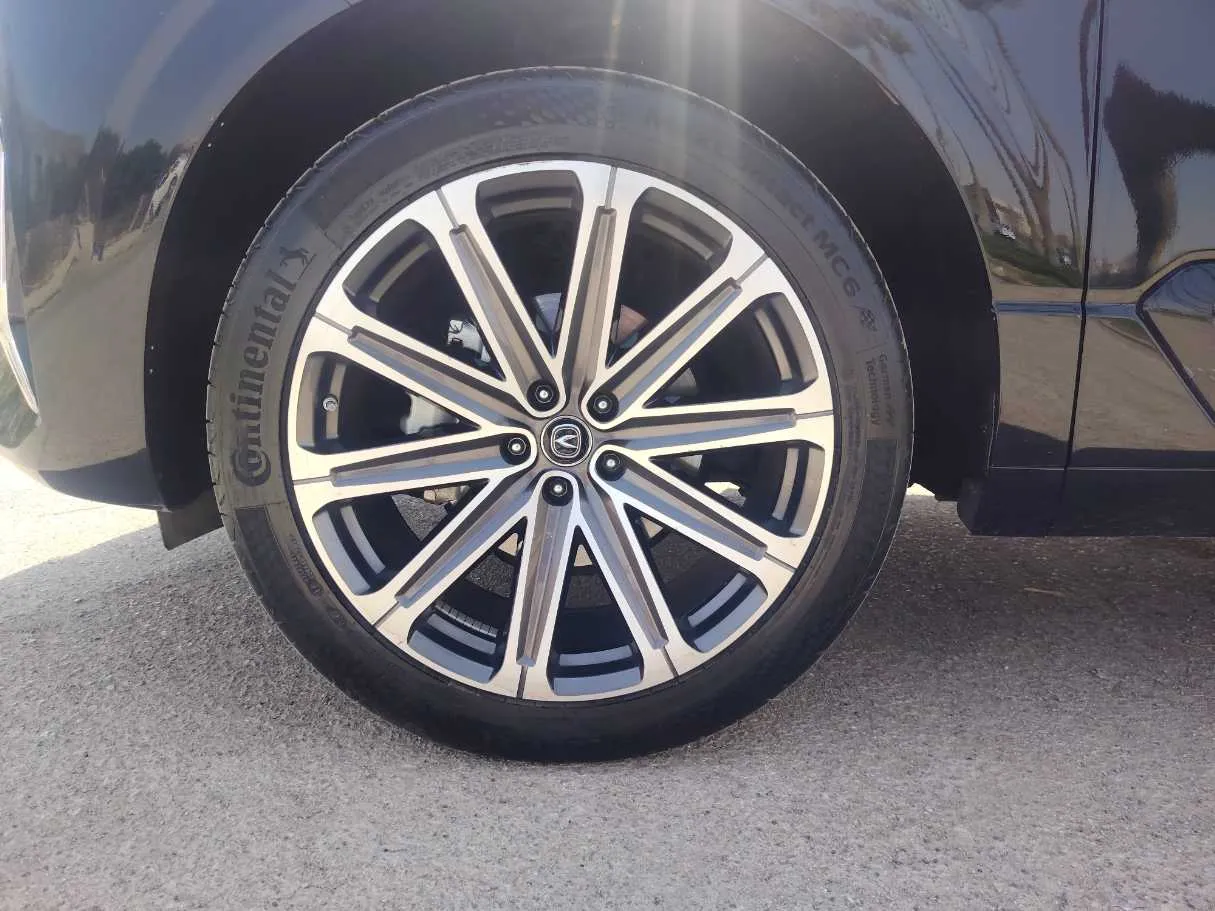 Car image 10