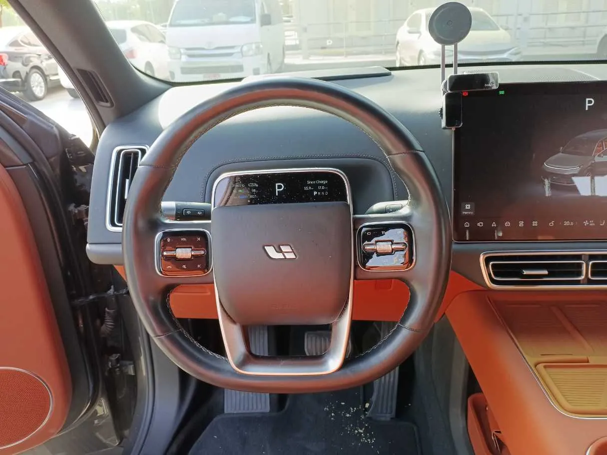 Car image 18