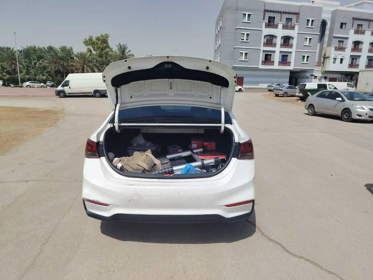 Car image 23