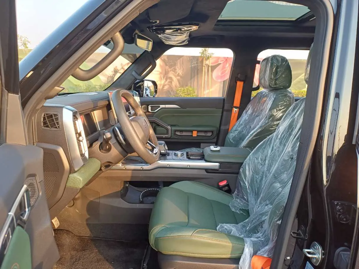 Car image 12