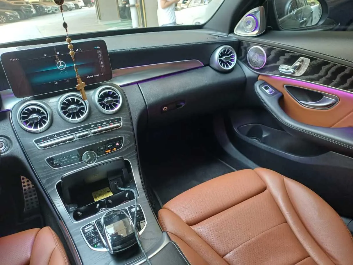 Car image 13