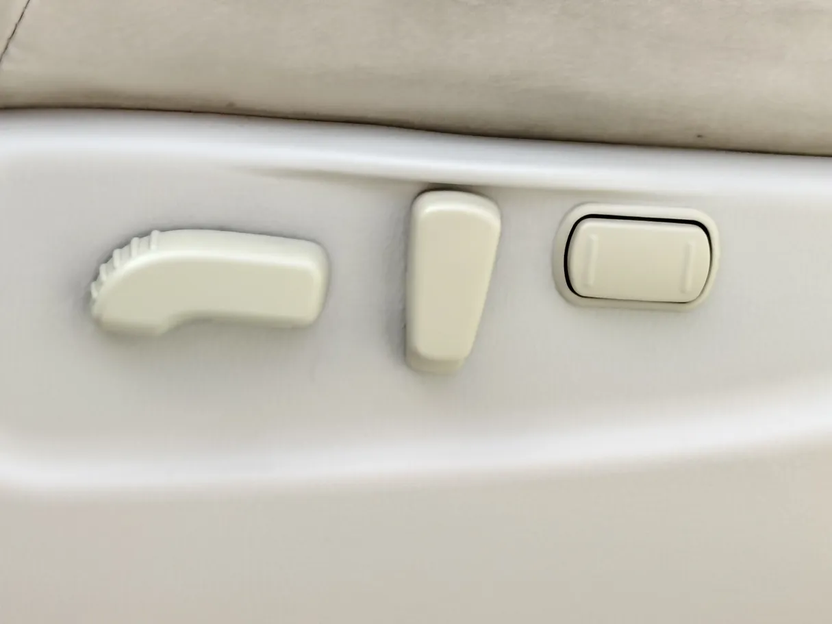 Car image 38
