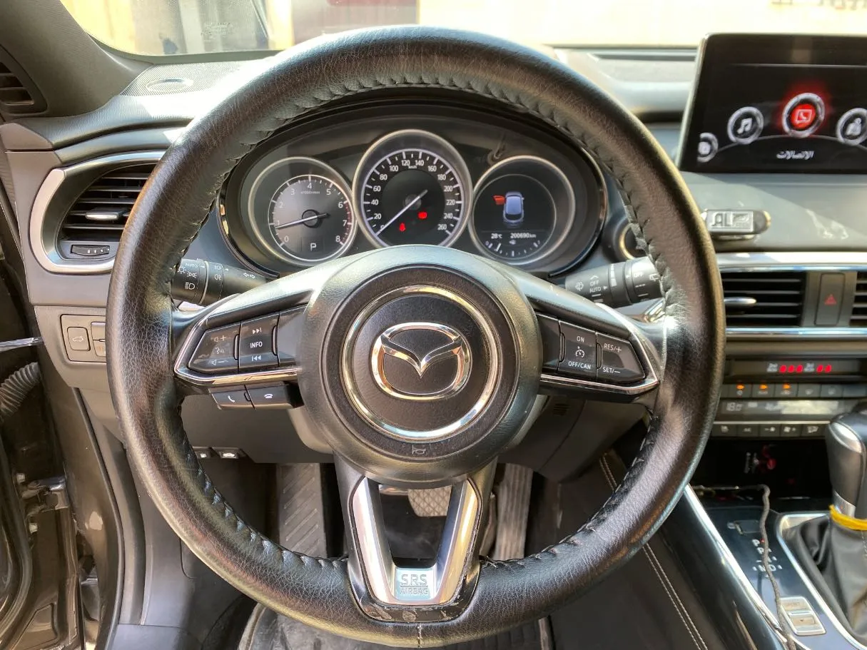 Car image 18