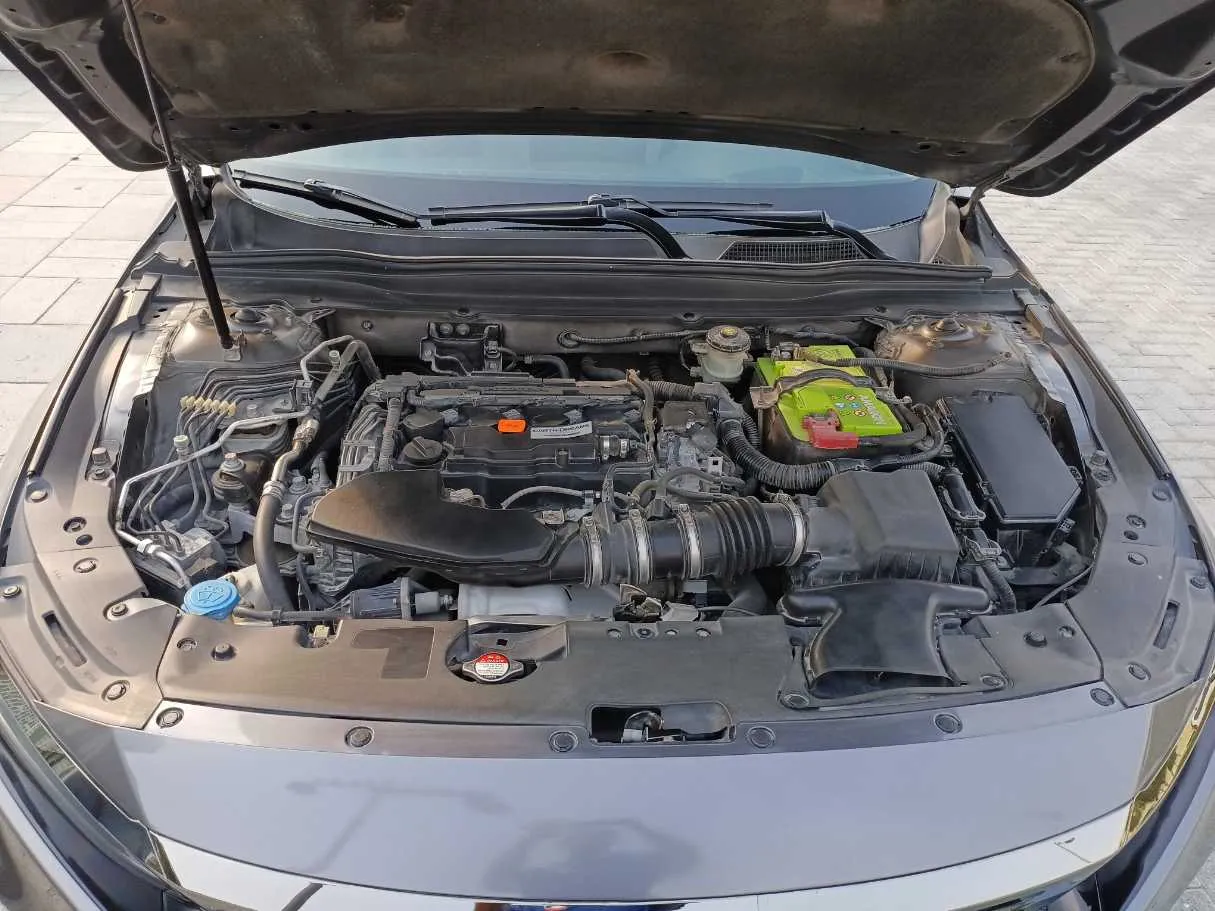 Car image 26