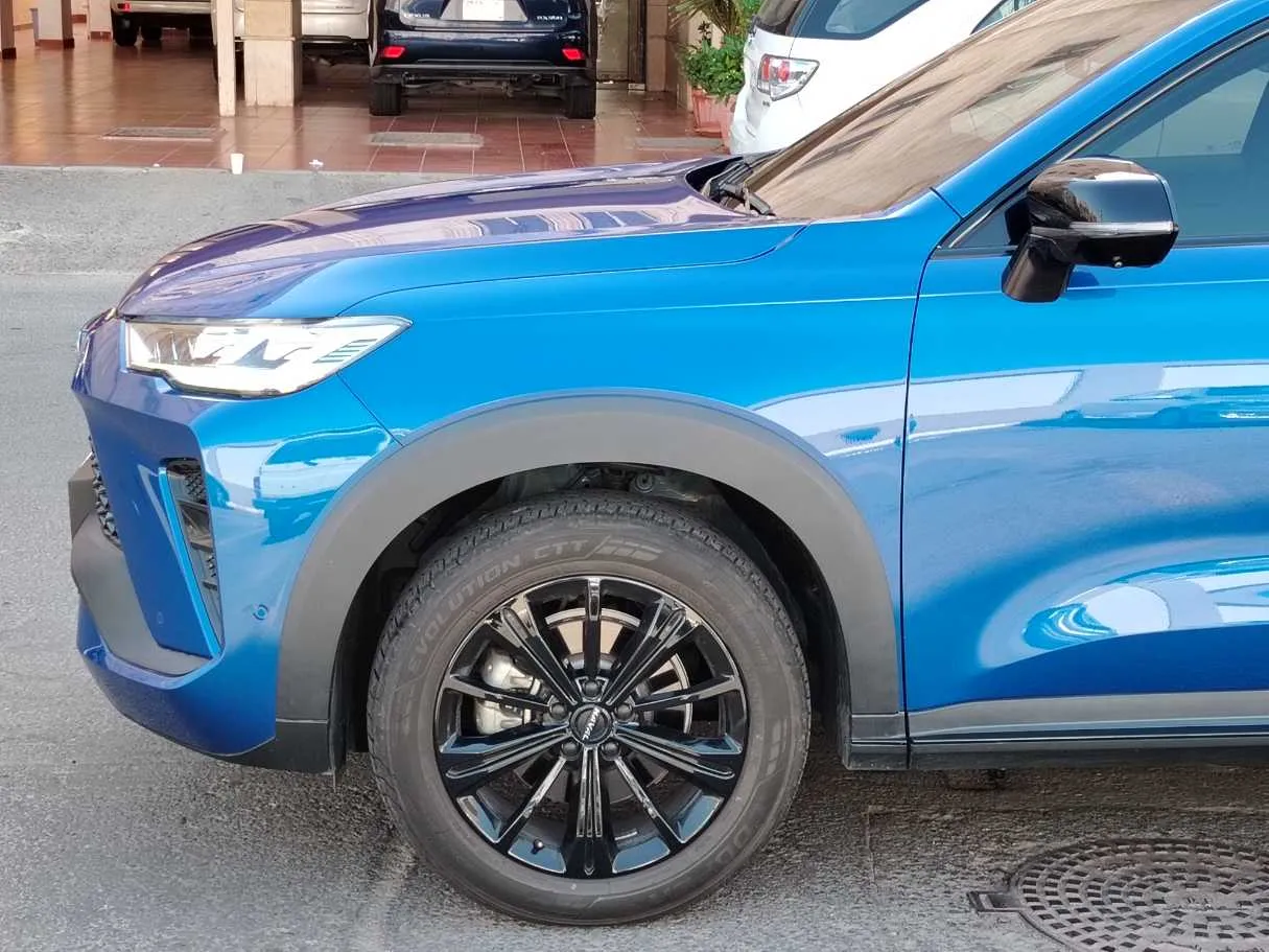 Car image 9