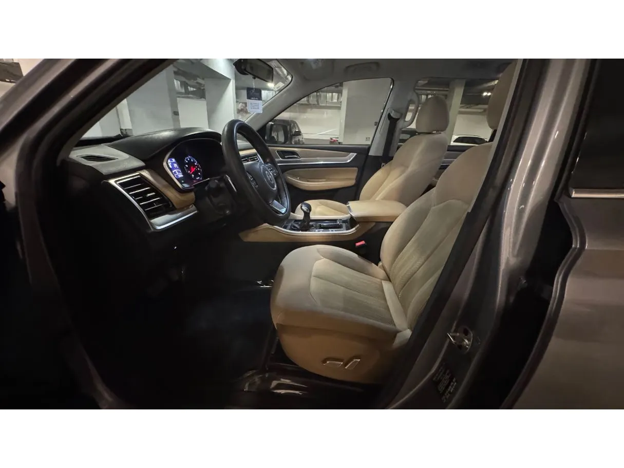 Car image 10