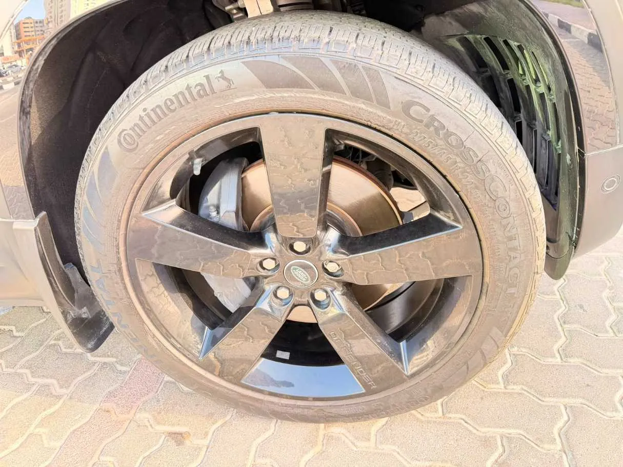 Car image 11