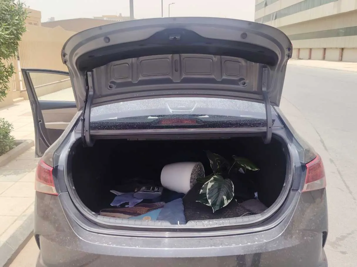 Car image 23