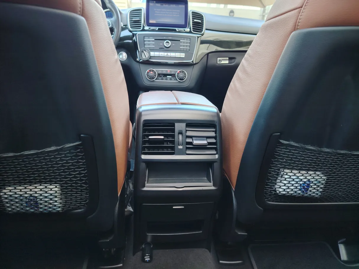 Car image 28