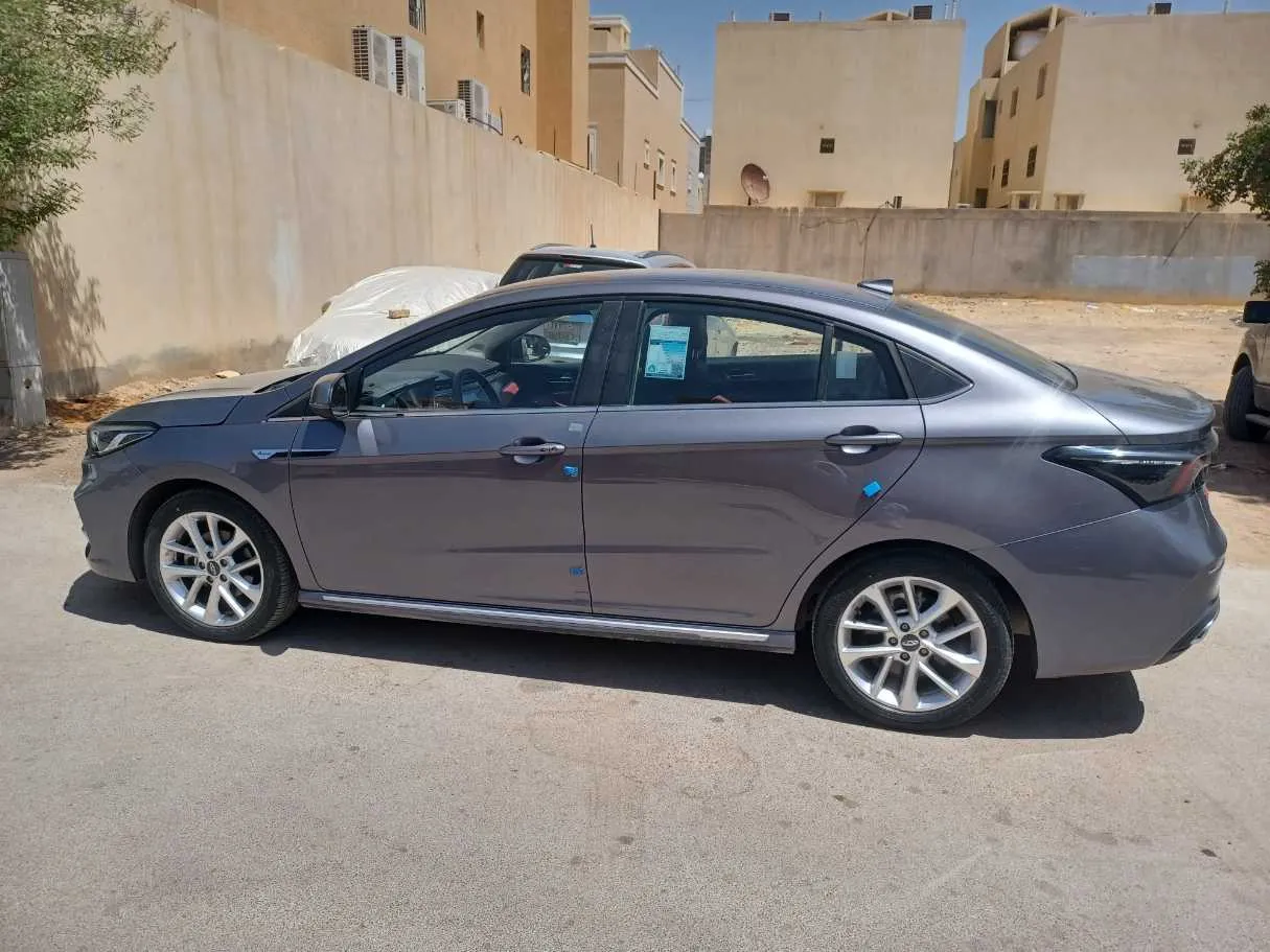 Car image 8