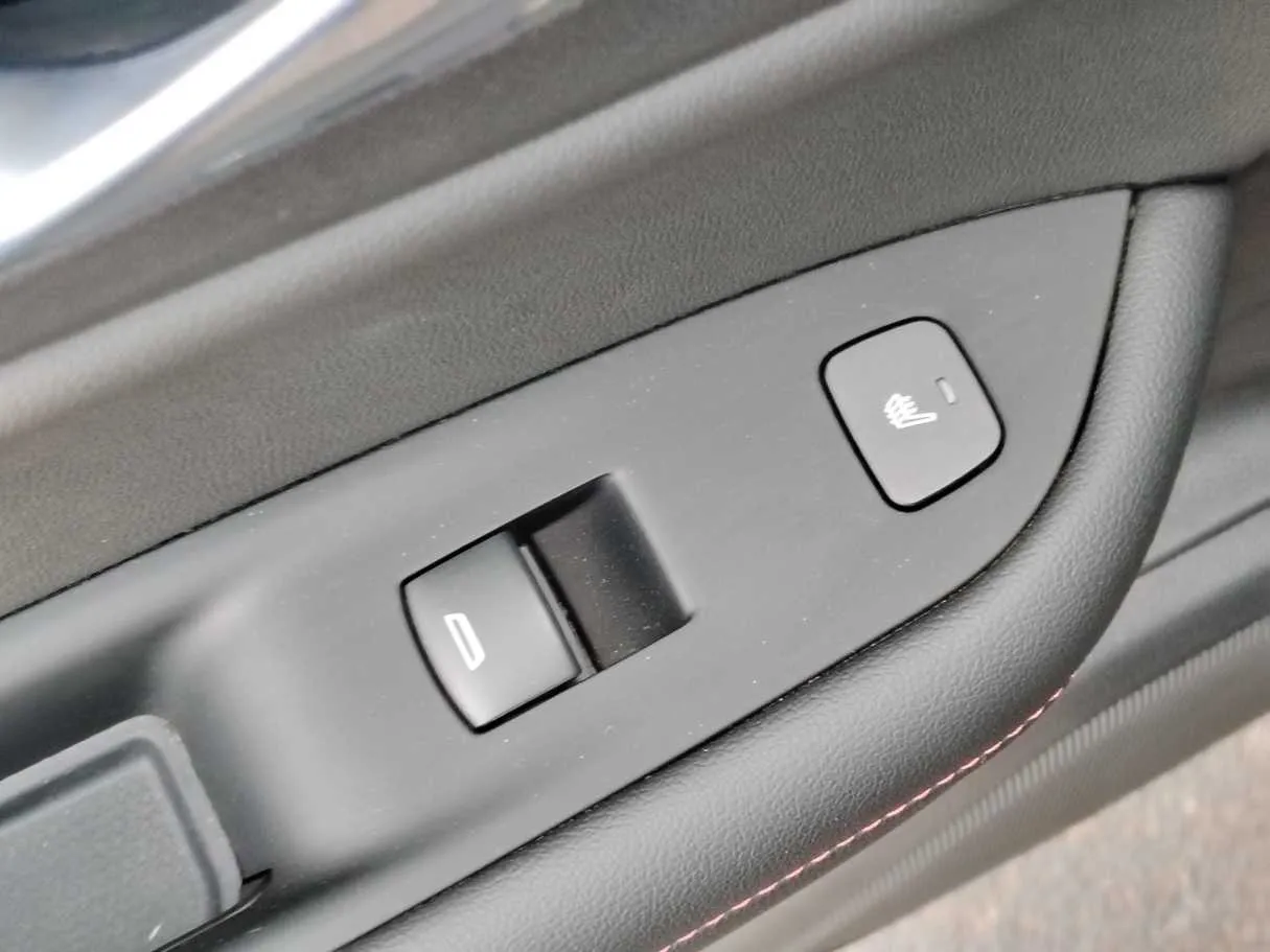 Car image 38