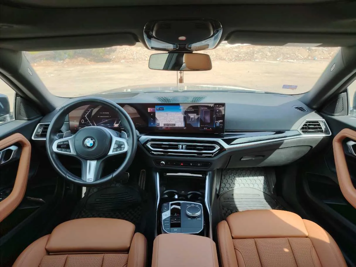 Car image 16