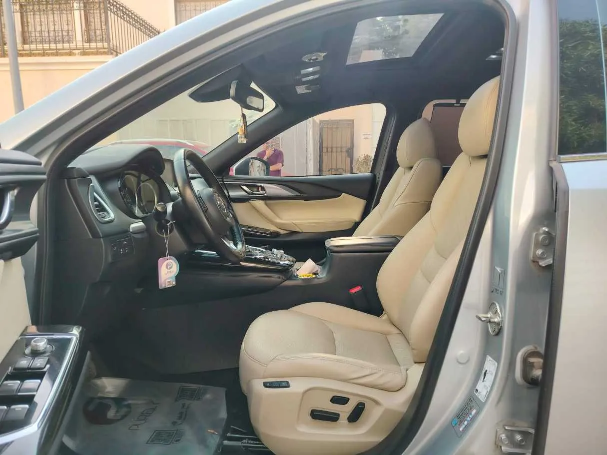 Car image 13