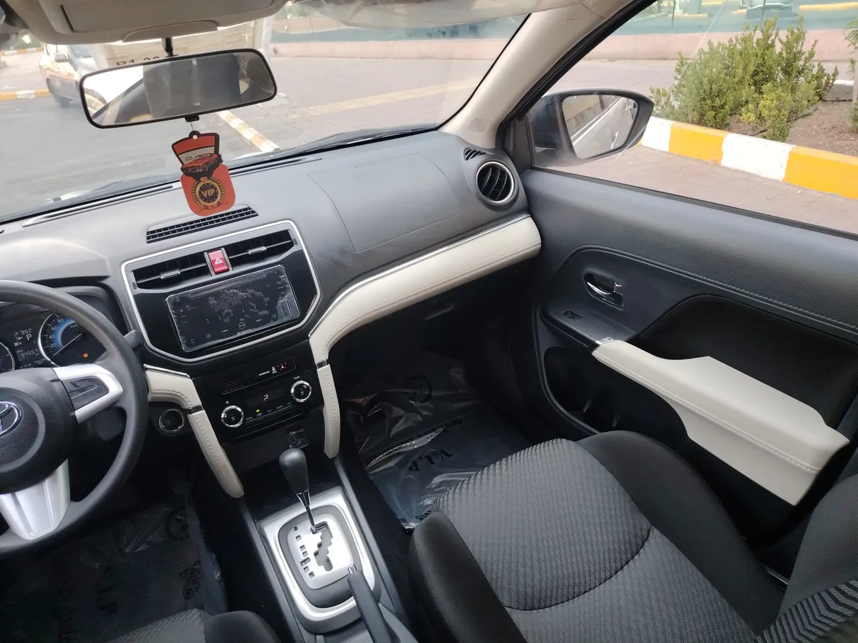 Car image 23