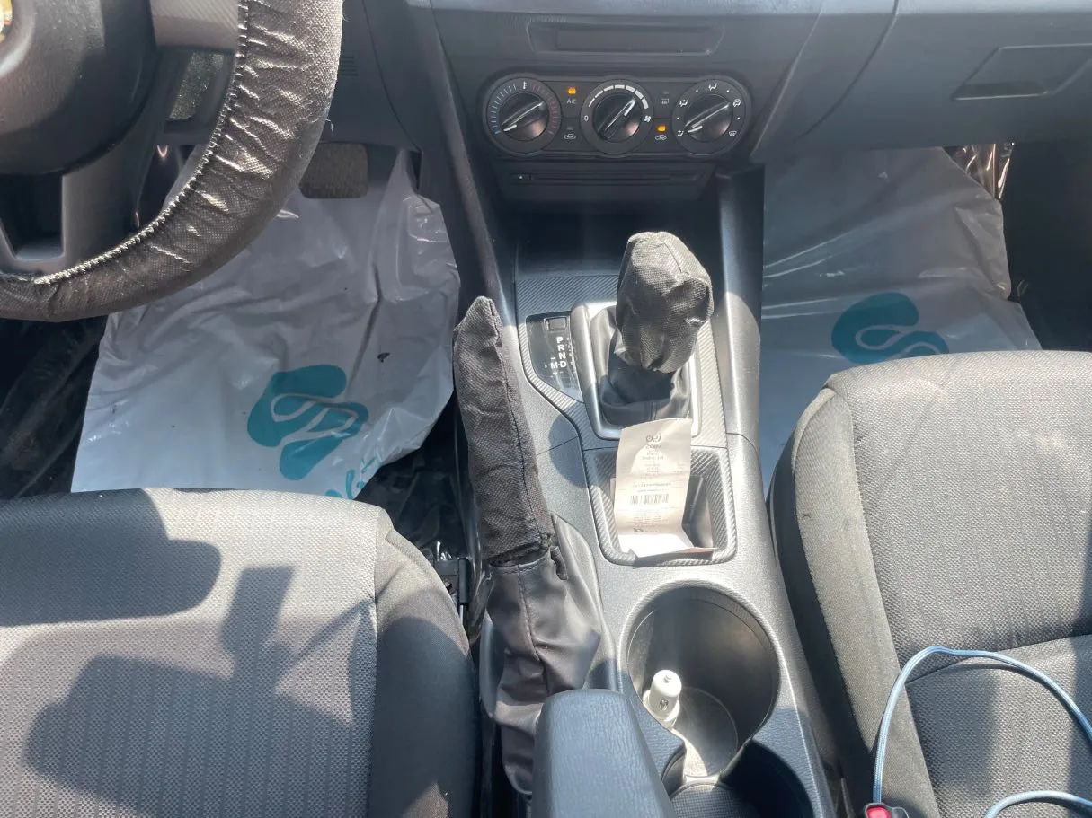 Car image 18
