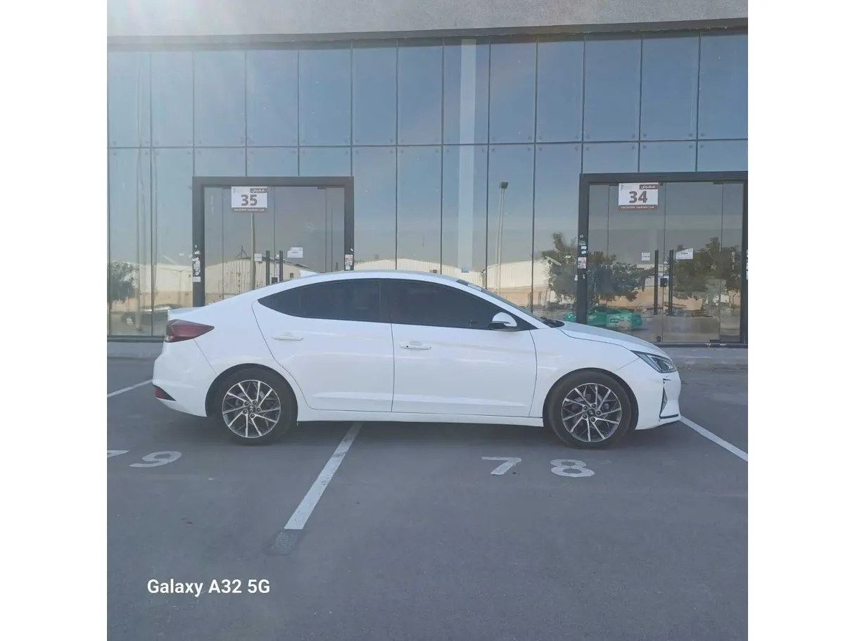 Car image 4