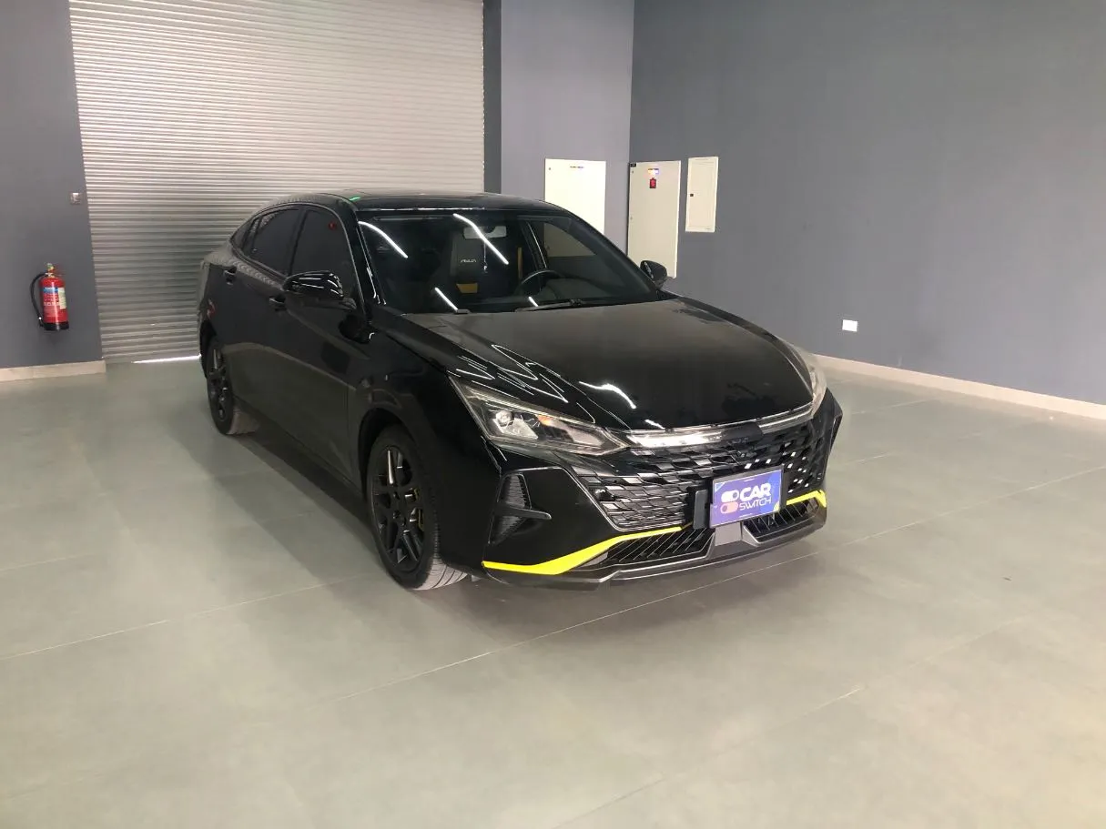 Car image 3