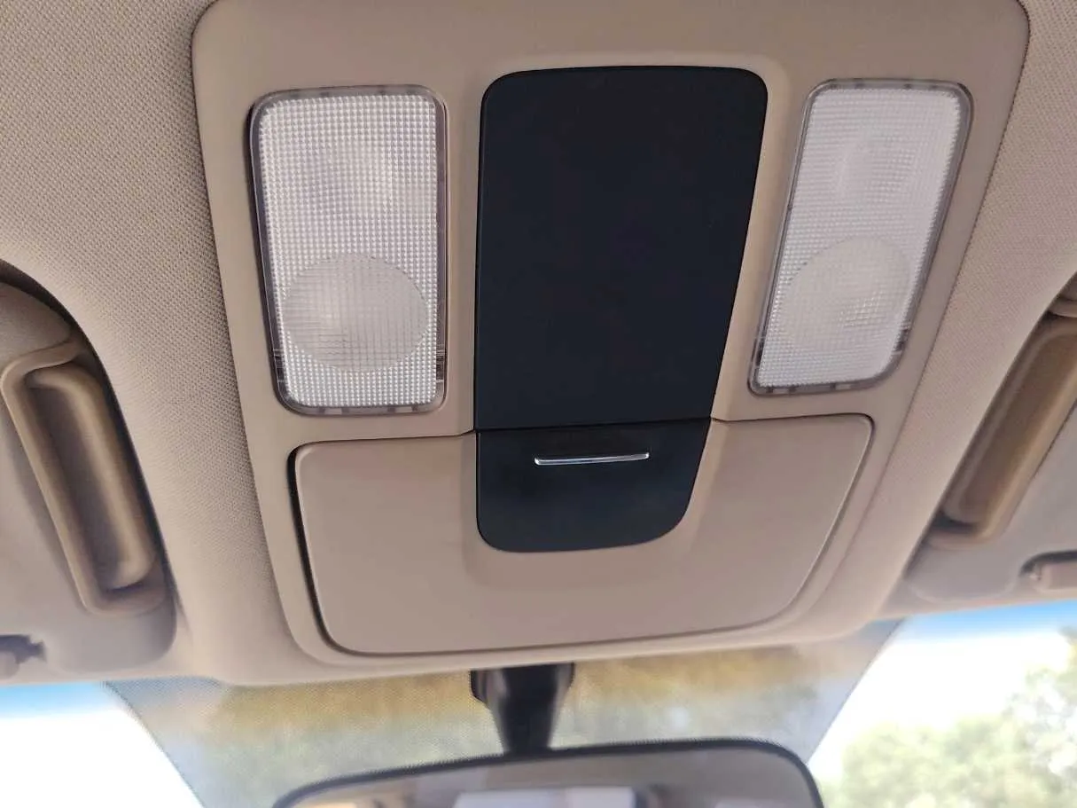 Car image 25