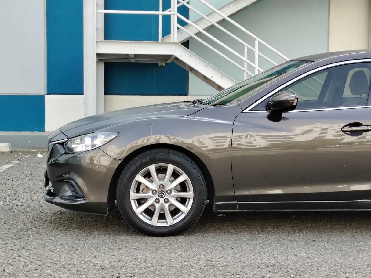 Car image 9
