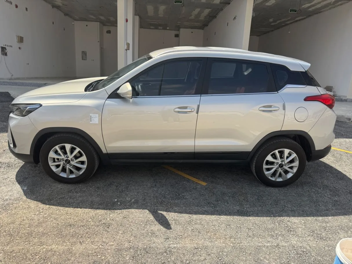 Car image 8